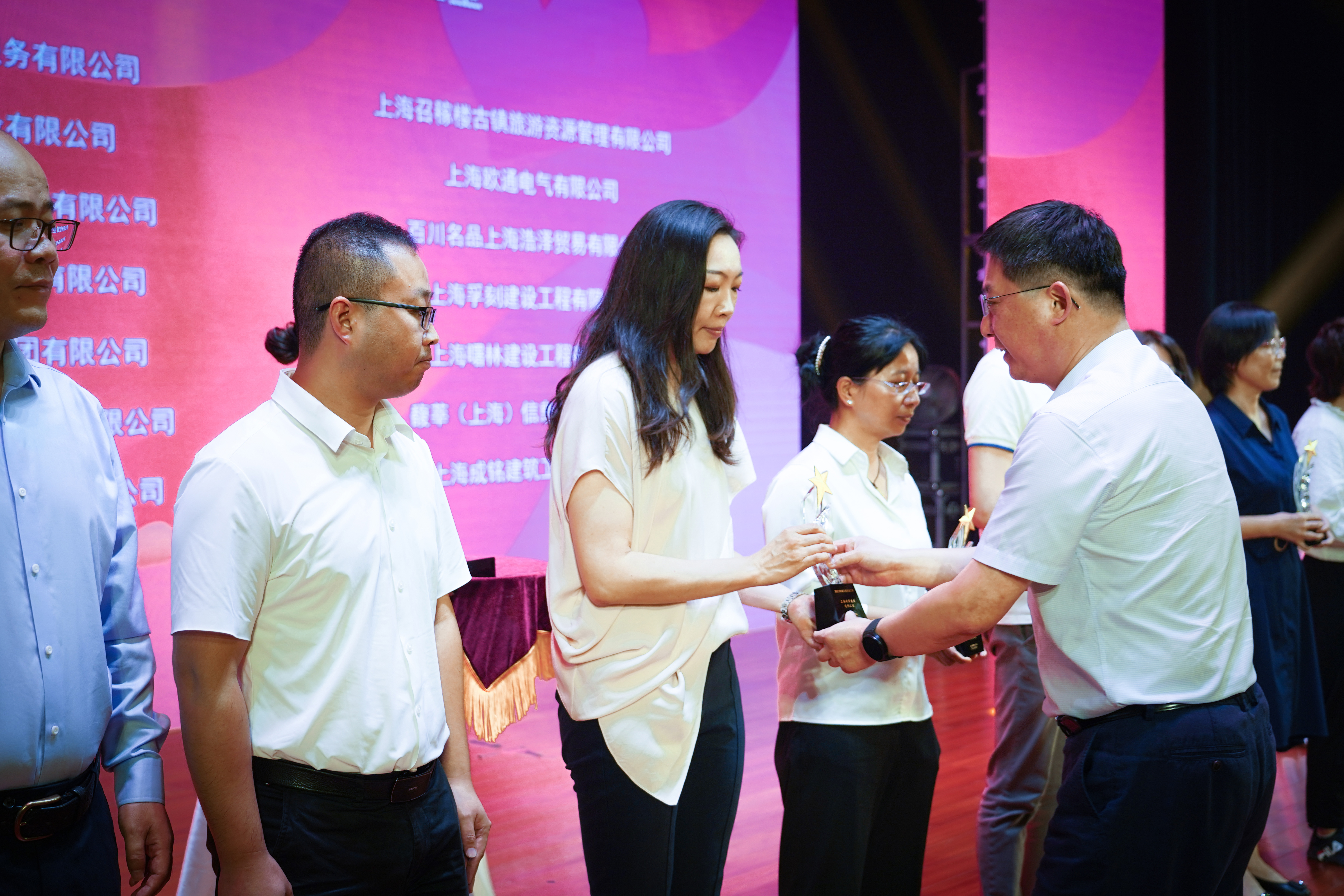 守护夕阳，为爱而行——凯发再次获得“浦江镇慈善之星”荣誉称号(图2)