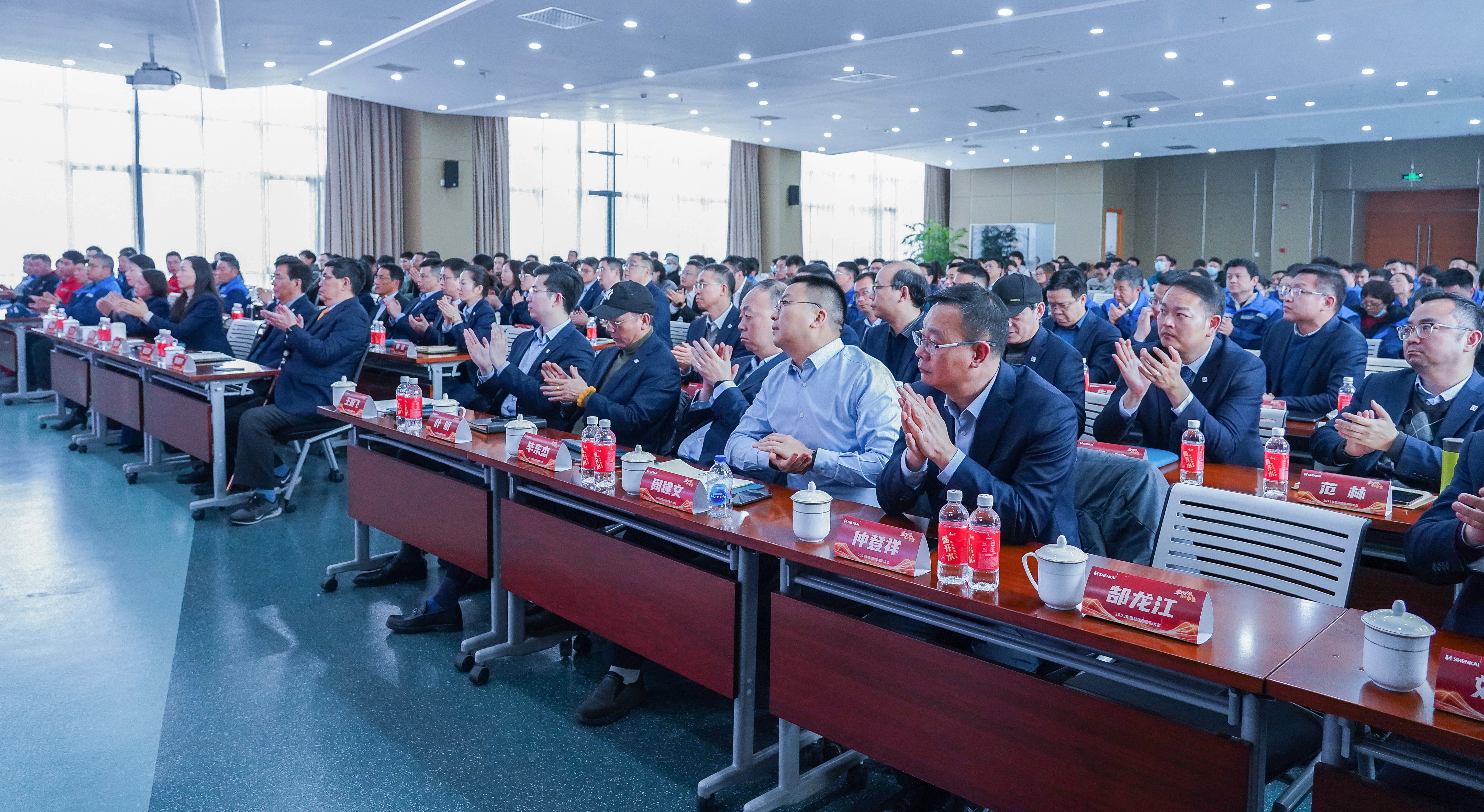 乘风破浪，再启华章——凯发com2023年度总结暨表彰大会隆重召开(图4)