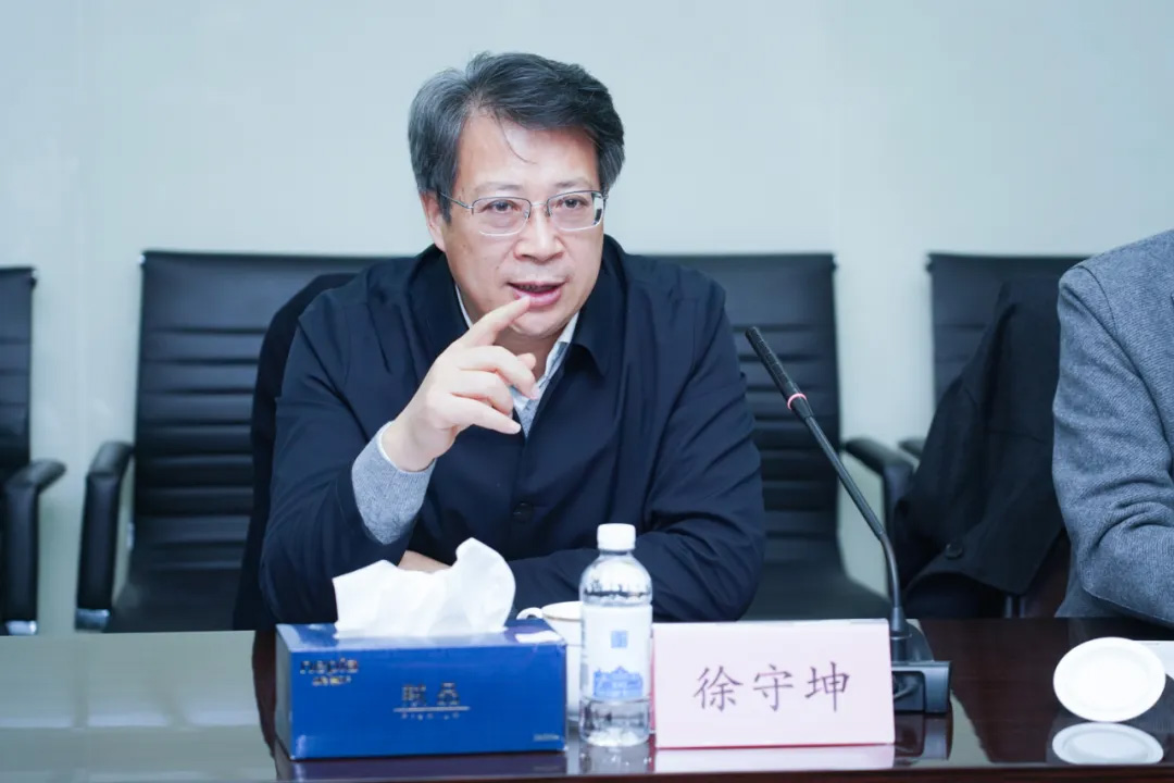 常州大学徐守坤书记、陈海群校长一行莅临凯发参观考察(图3)