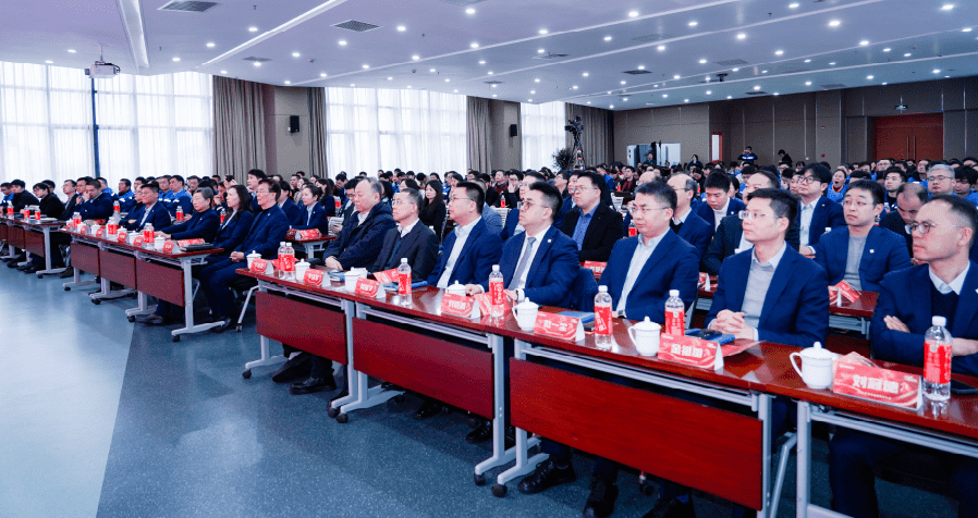 锐意进取，马跃新程——凯发com2025年度总结暨表彰大会隆重召开(图9)